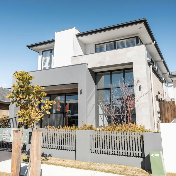 Knockdown rebuilds allows you to build your dream home without moving away from the place you call 'home' 🛠️With 300+ years of combined industry experience, trendconnection ensures a smooth, stress-free process from conception to completion. Visit their team and display home at Leppington Living📍25 Saturn Street, Leppington 
.
.
.
newbuild newconstruction newhome qualityhomes dreamhome homedesign housedesign builders sydneybuilder homebuilder homeinspo realestate displayhomes knockdownrebuild houseandlandpackages leppingtonliving leppington